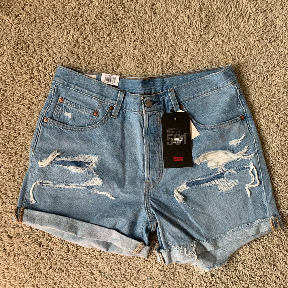 NWT Levi’s Premium Mid Rise Jean Shorts